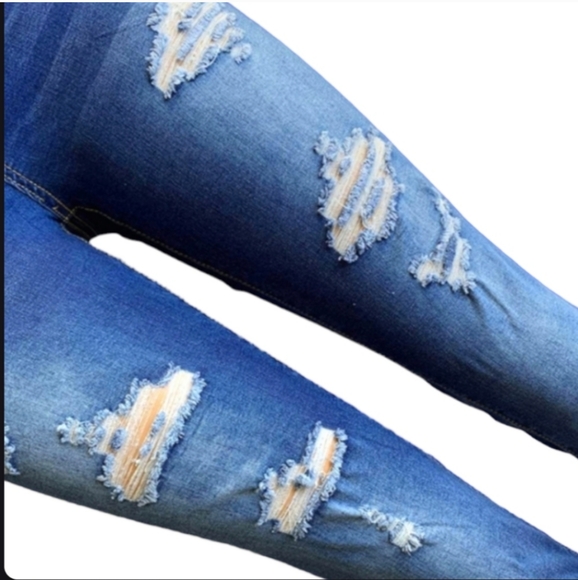 NWT Skinny Distressed Curvy Crop Folded Jeans 🆕👖 - Picture 4 of 6
